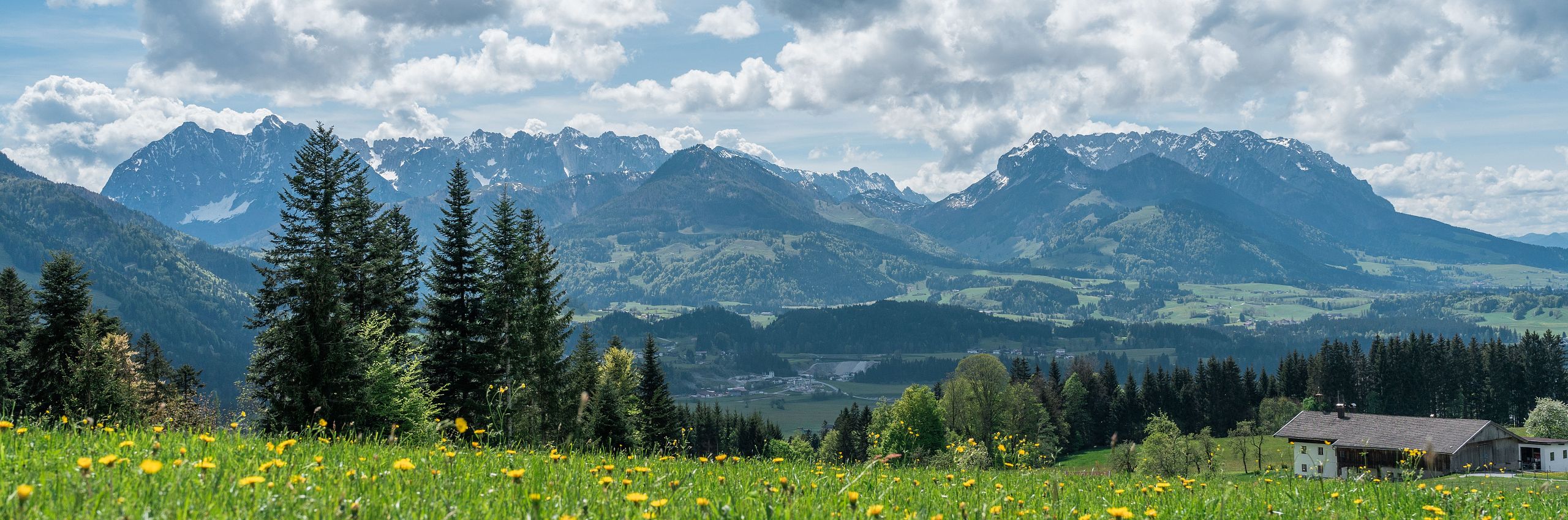 Kaiserwinkl-Urlaub-Fruehling-Ort-Koessen-Landschaft-Hotel-Alpina-Kaiserwinkl-Urlaub
