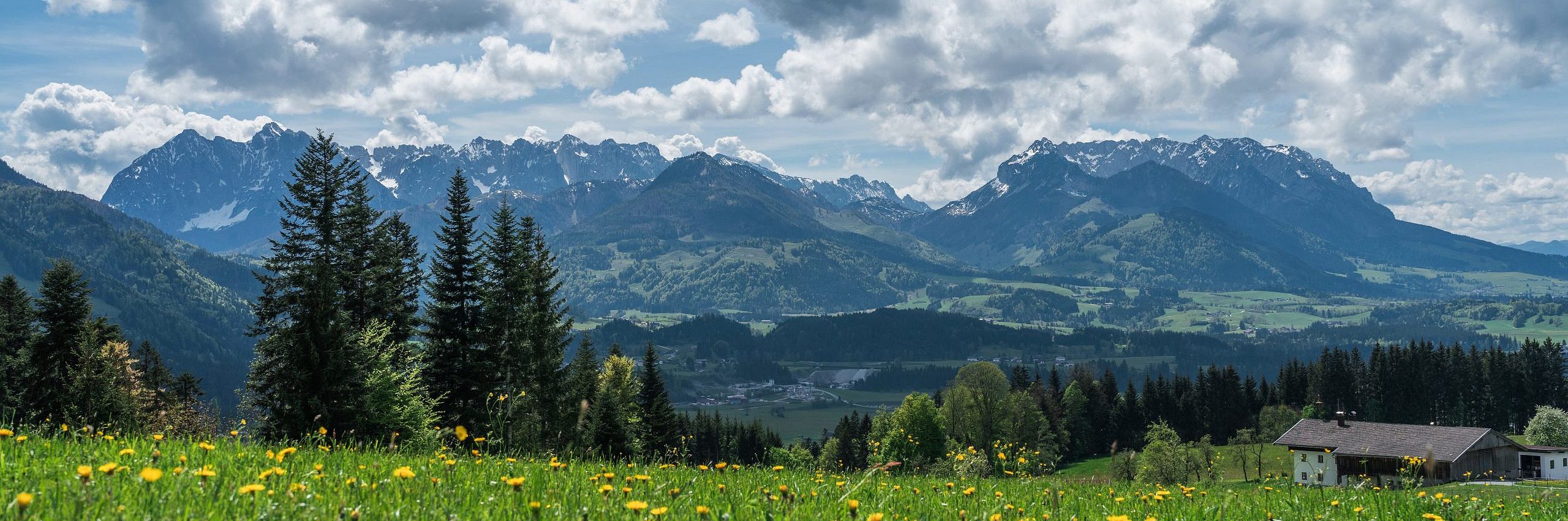 Kaiserwinkl-Urlaub-Fruehling-Ort-Koessen-Landschaft-Hotel-Alpina-Kaiserwinkl-Urlaub.webp